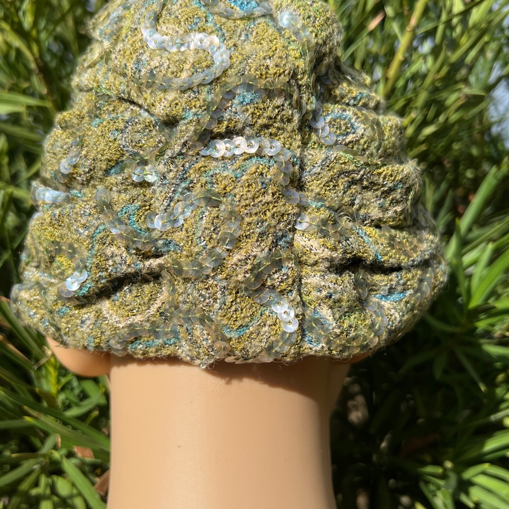 VINTAGE CHRISTIAN DIOR GREEN SEQUINED HAT - Picture 5 of 7